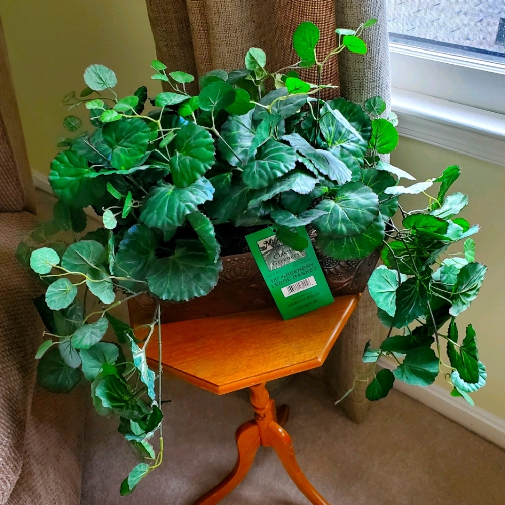 Artificial greenery ledge ivy plant